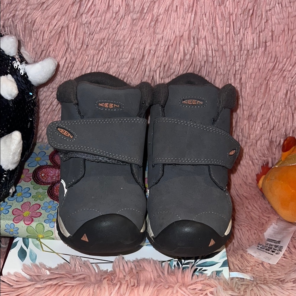 Keen Kids Gray Shoes good condition